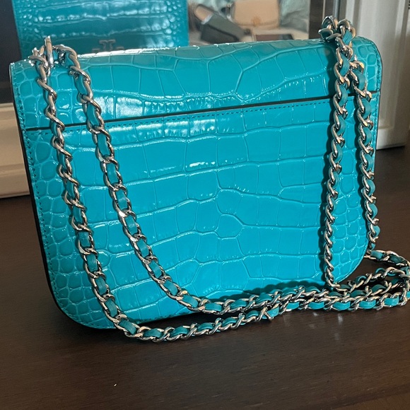 Like new never worn Tory Burch Blue Croc-Embossed Crossbody Bag - Picture 2 of 6